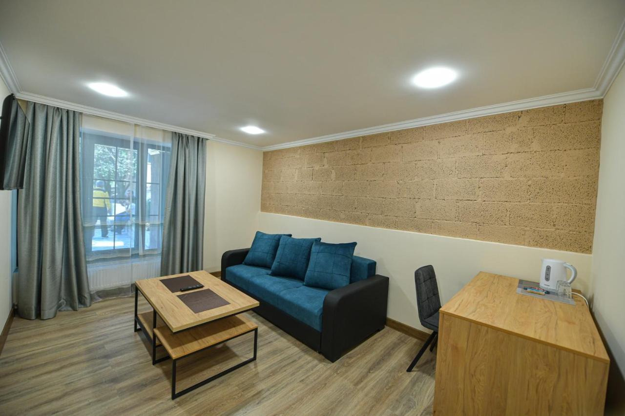 Madin Eco Hotel Debed Exteriör bild