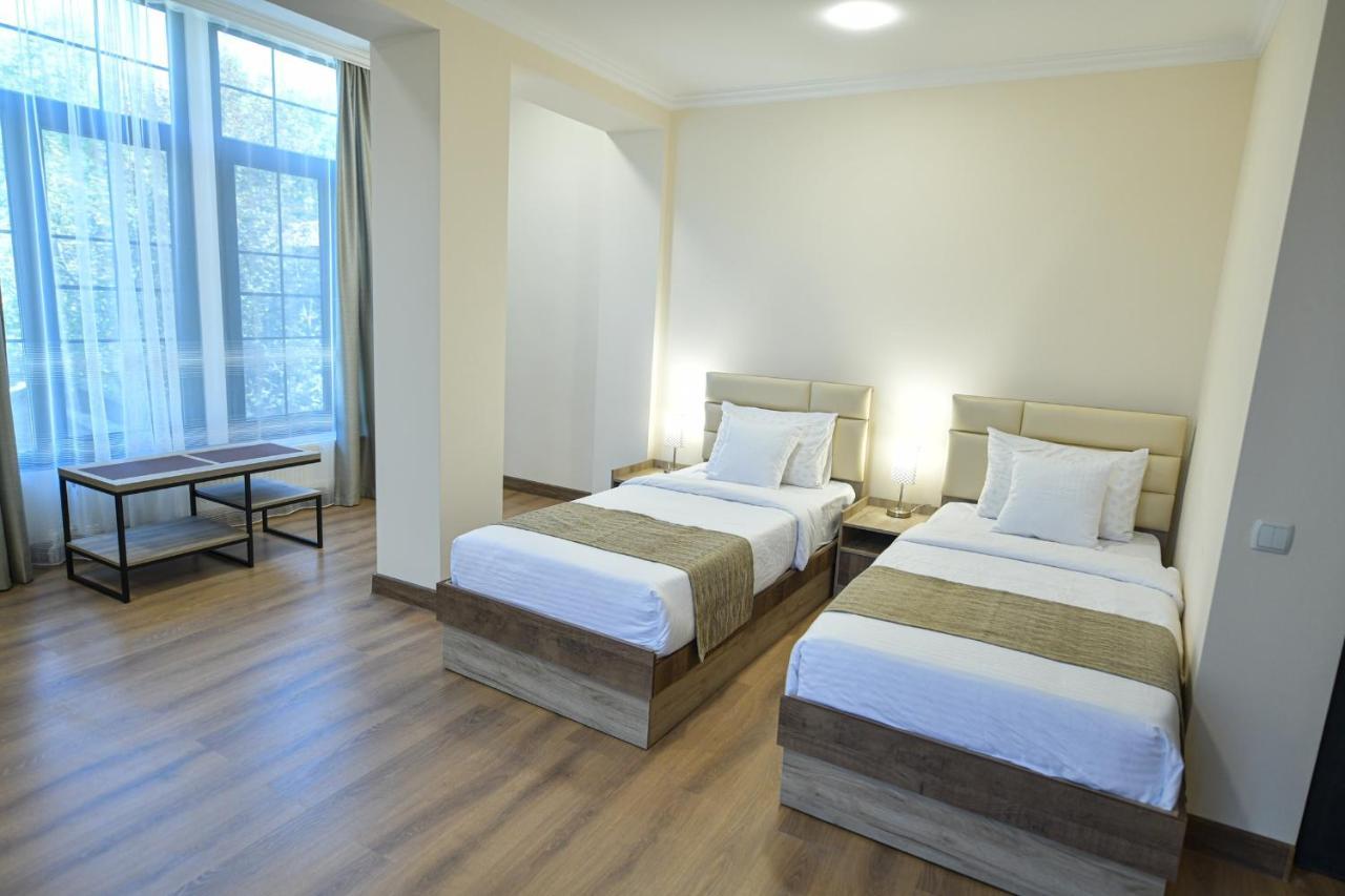 Madin Eco Hotel Debed Exteriör bild